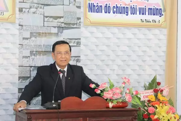 MS Phan Ân chia sẻ Lời Chúa và cử hành Nghi thức Bổ nhiệm