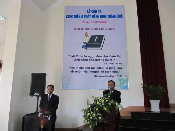 Mục sư Y-Mah Liêng cầu nguyện đáp ứng Lời Chúa