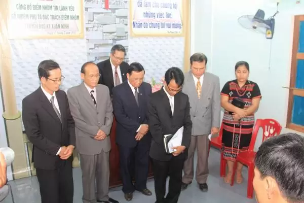 MS Võ Đình Đán cùng các Tôi tớ Chúa cầu nguyện cho chức vụ mới của TĐ Kỳ Xuân Ninh
