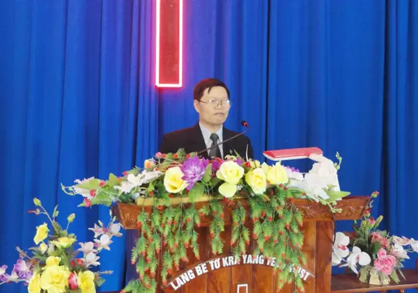 MS Huỳnh Duy Linh rao giảng Lời Chúa.