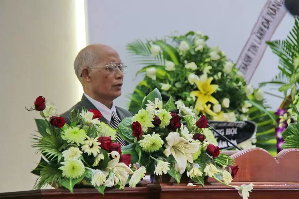 Cầu nguyện cho tang quyến.