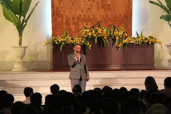 MS Trần Thế Thiên Phước mời gọi thân hữu tin Chúa.