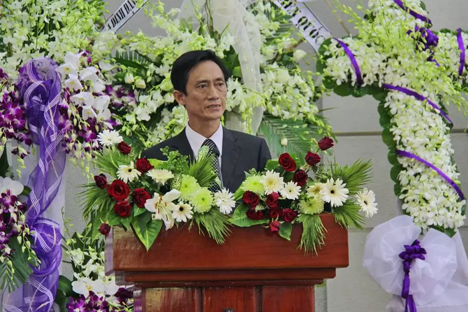 Thư ký Hội Thánh Đà Nẵng đại diện Hội Thánh có lời phân ưu.