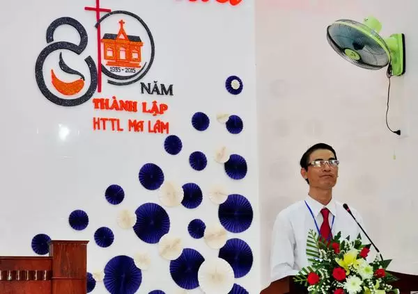 Trưởng Ban Kiến thiết trình bày công tác tái thiết đền thờ.
