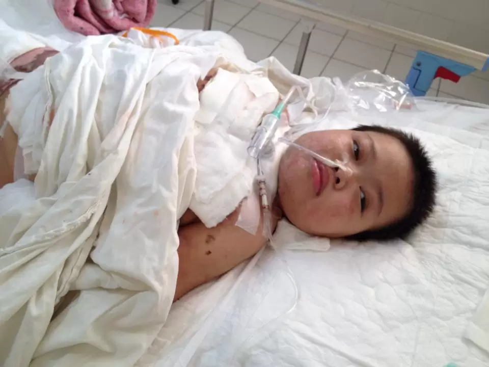 Cháu Phước Ân hiện tại đã nghe được tiếng cười và cười theo, mắt đã phản xạ được với ánh sáng, tri giác đang cải thiện dần.