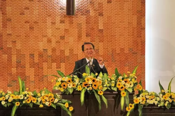 MS Phan Vĩnh Cự - Hội trưởng HTTLVN (MN) chia sẻ Phúc Âm.