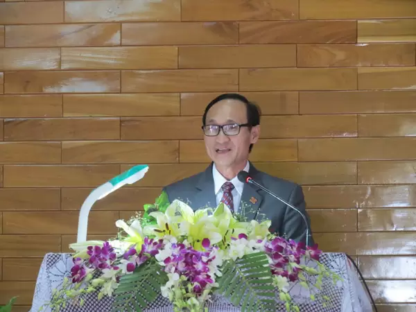 MS Phan Văn Cử trao sứ điệp Tấn phong Mục sư