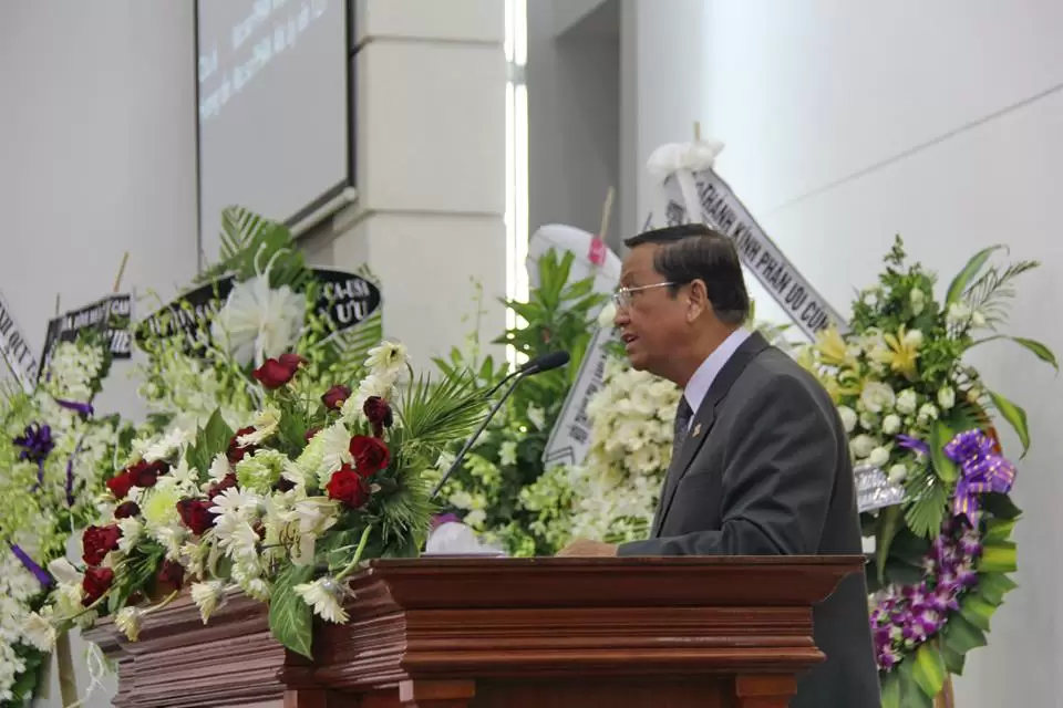 Mục sư Phan Ân, UVTLH, hướng dẫn chương trình.