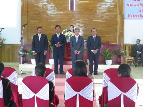 MS Nguyễn Ngọc Thuận thực hiện Nghi thức Tấn phong.