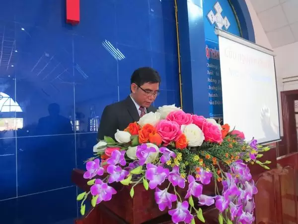 MS Y Djrên cầu nguyện khai lễ ngày bồi linh.