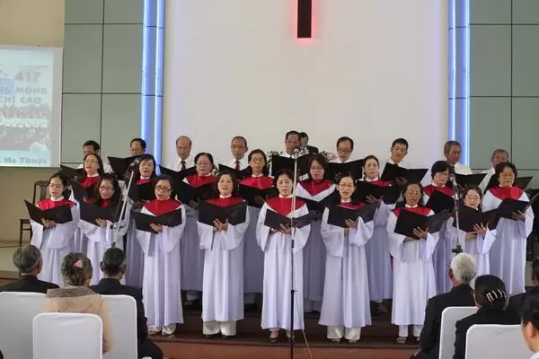 Ban Hát lễ Hội Thánh Buôn Ma Thuột tôn vinh Chúa