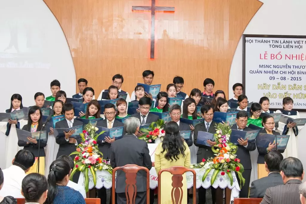 Ban hát HT Bình Chiểu tôn vinh Chúa