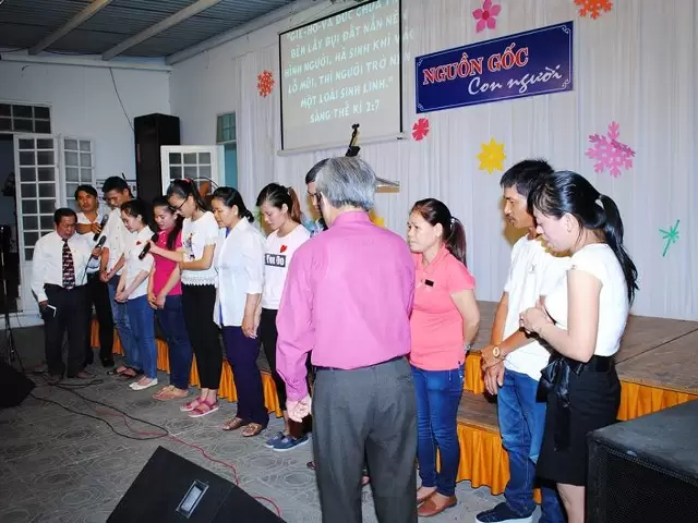 Cầu nguyện cho 09 thân hữu tin Chúa.