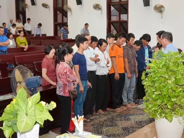 Cầu nguyện cho 10 thân hữu tin Chúa.