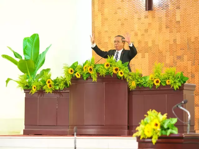 Mục sư Mã Phúc Hiệp giảng Tin Lành.