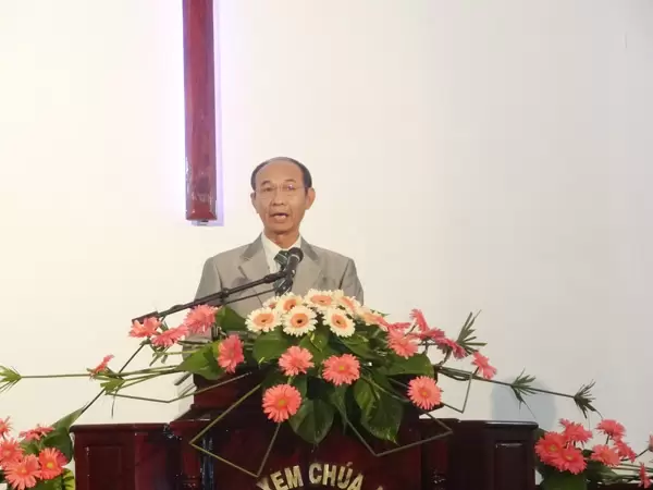 Mục sư Nguyễn Hữu Bình - Phó Hội trưởng II HTTLVN(MN) - chia sẻ sứ điệp Phúc Âm.