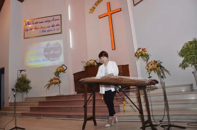 Các nghệ sĩ Hàn Quốc góp phần tôn vinh Chúa trong chương trình.