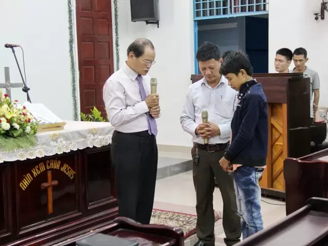 Cầu nguyện cho 01 thân hữu tin Chúa.