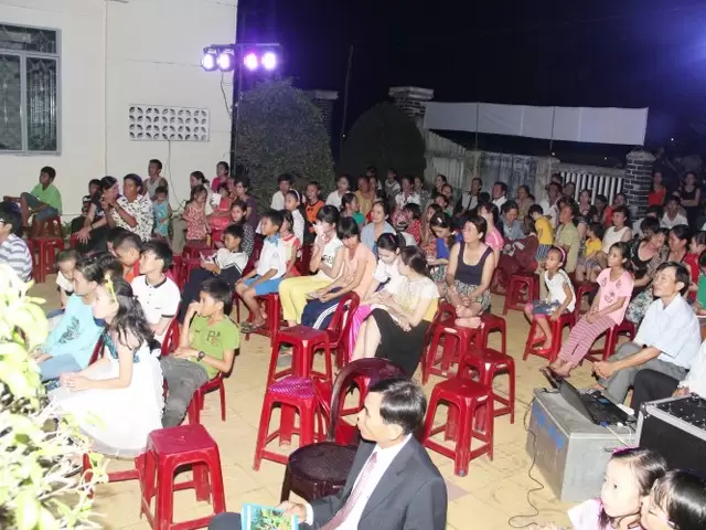 Khá đông người đến dự chương trình.
