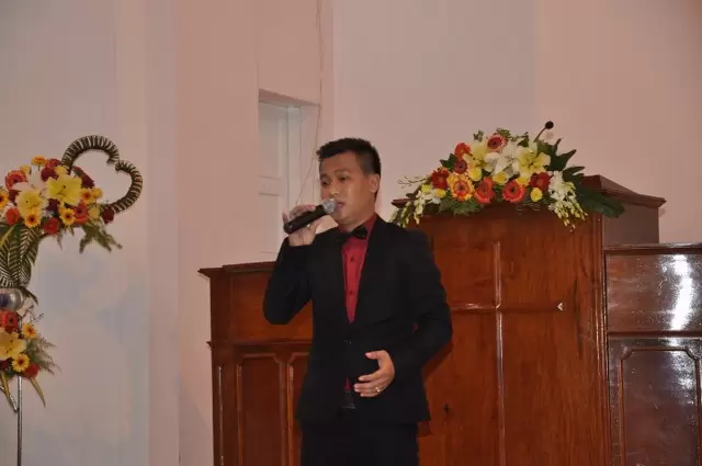 Các ca sĩ từ Sài Gòn cũng góp phần tôn vinh Chúa trong chương trình.