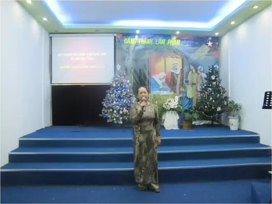 Bà Mục sư Trần Thành Lợi trong một chương trình truyền giảng năm 2012.