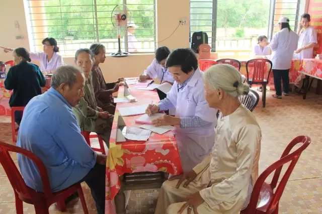 Khám bệnh.