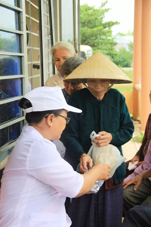 Phát thuốc.
