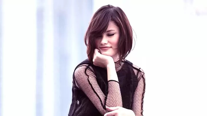 Siêu Mẫu Quốc Tế Từ Bỏ Ánh Hào Quang Tìm Về Đấng Christ