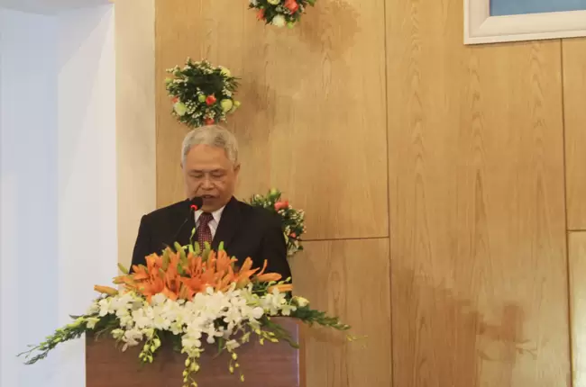 Mục sư Lê Tân - Giáo sư Viện Thánh Kinh Thần Học hướng dẫn chương trình.