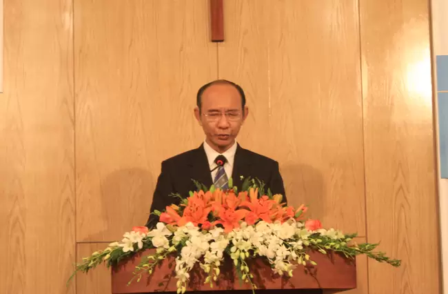 Mục sư Nguyễn Hữu Bình - Phó Hội trưởng II cầu nguyện khai lễ.