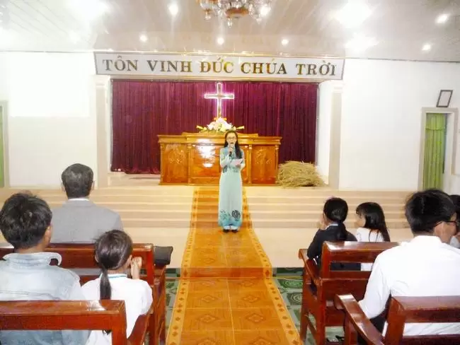 Đơn ca tôn vinh Chúa.