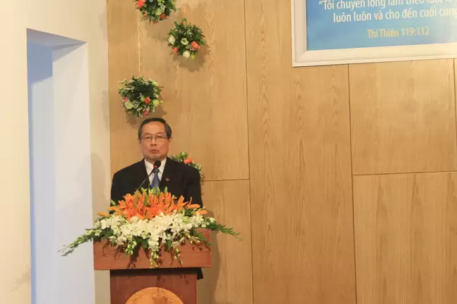 Mục sư Nguyễn Ngọc Thuận - Giám học VTKTH tổng kết Khóa V & Niên học 2015.