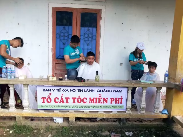 Tổ cắt tóc miễn phí.