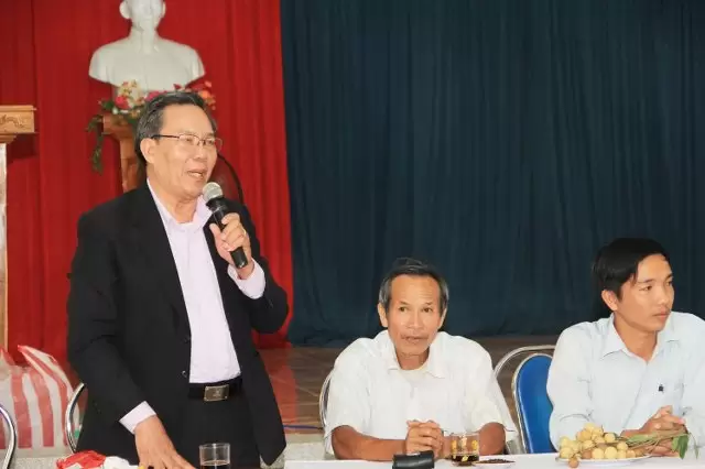 MS Võ Đình Đán phát biểu cùng chính quyền.