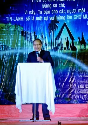 MS Nguyễn Tờn giảng Lời Chúa.