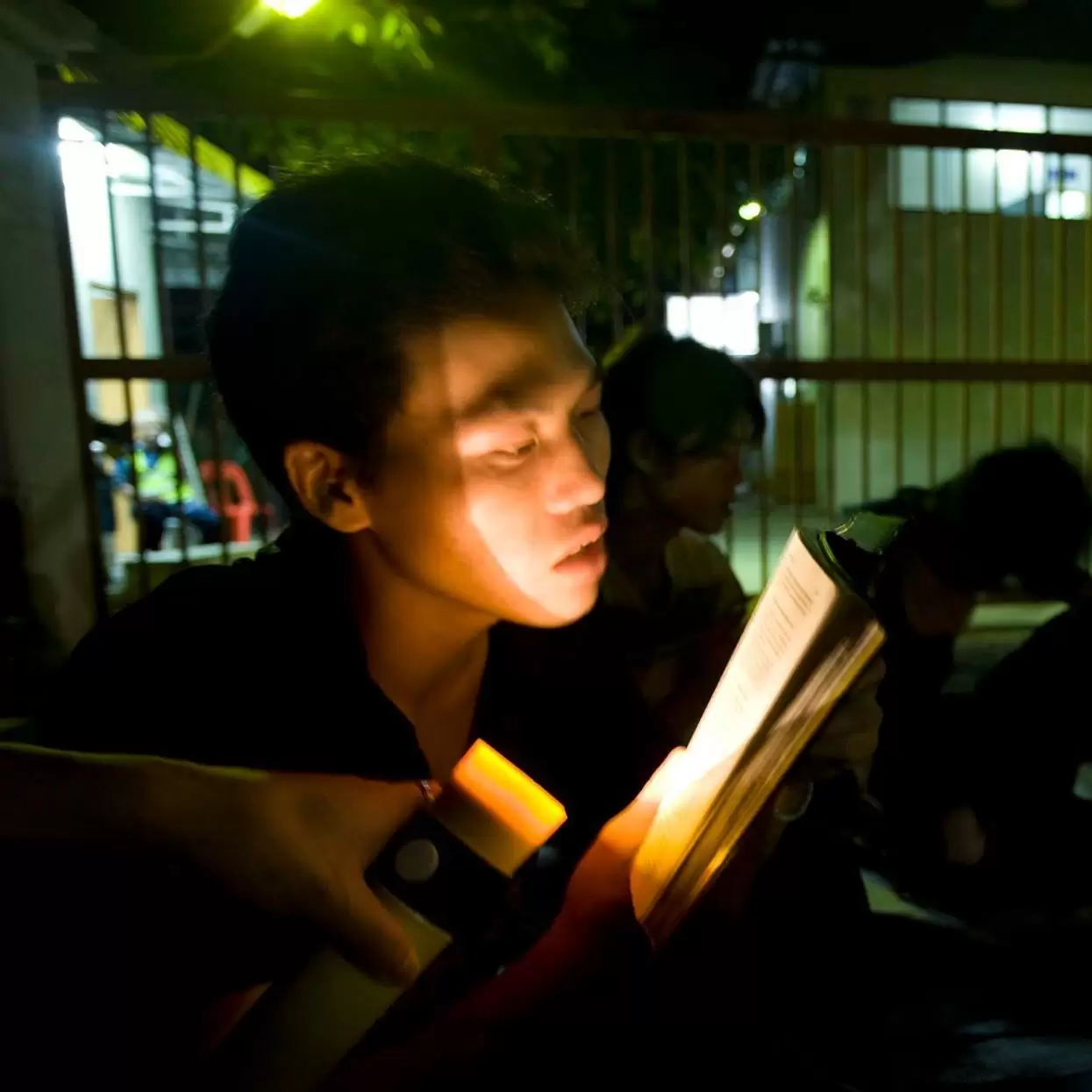 ÁNH SÁNG ĐÃ CHIẾU VÀO NƠI TỐI TĂM