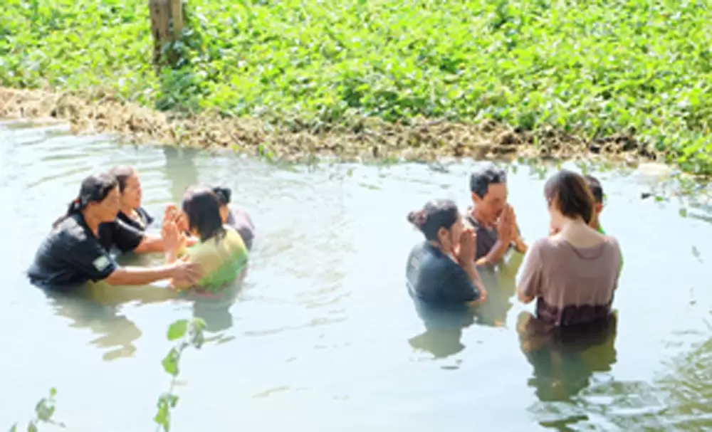 75 Người Tiếp Nhận Đấng Christ Sau Khi Chúa Đáp Lời Cầu Nguyện Về Cơn Mưa Đá