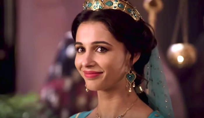 Công Chúa Jasmine Trong Phim "Aladdin" Chia Sẻ Về Niềm Tin Cơ Đốc Của Mình