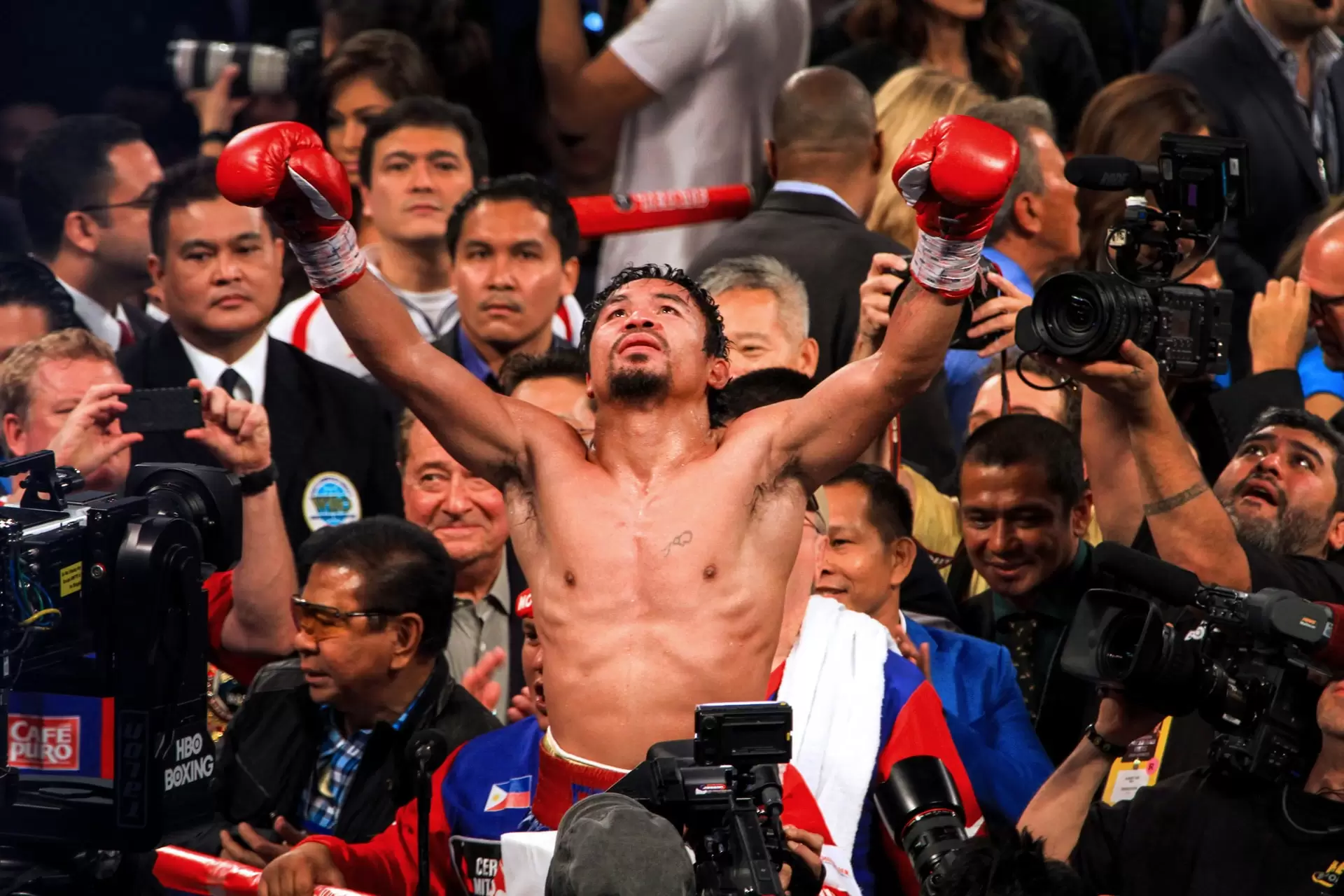 Biểu Tượng Quyền Anh Manny Pacquiao: ‘Cuộc Sống Này Quá Ngắn Ngủi. Hãy Đọc Kinh Thánh, Quyển Cẩm Nang Cho Cuộc Đời’