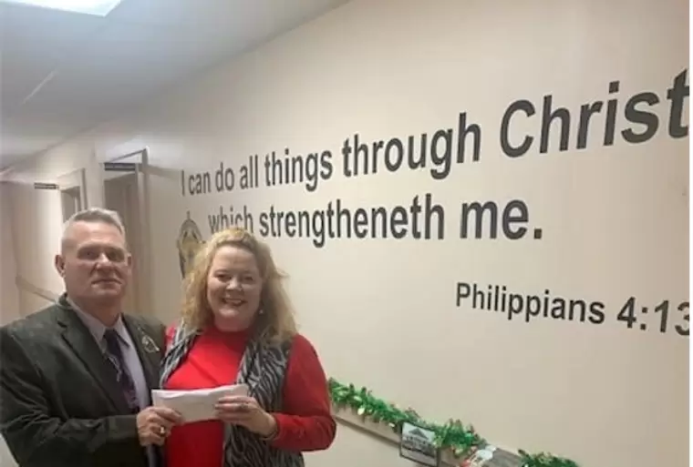 Cảnh Sát Trưởng Từ Chối Bỏ Câu Kinh Thánh Ra Khỏi Văn Phòng: 'Chúng Ta Cần Chúa Giê-xu Nhiều Hơn'