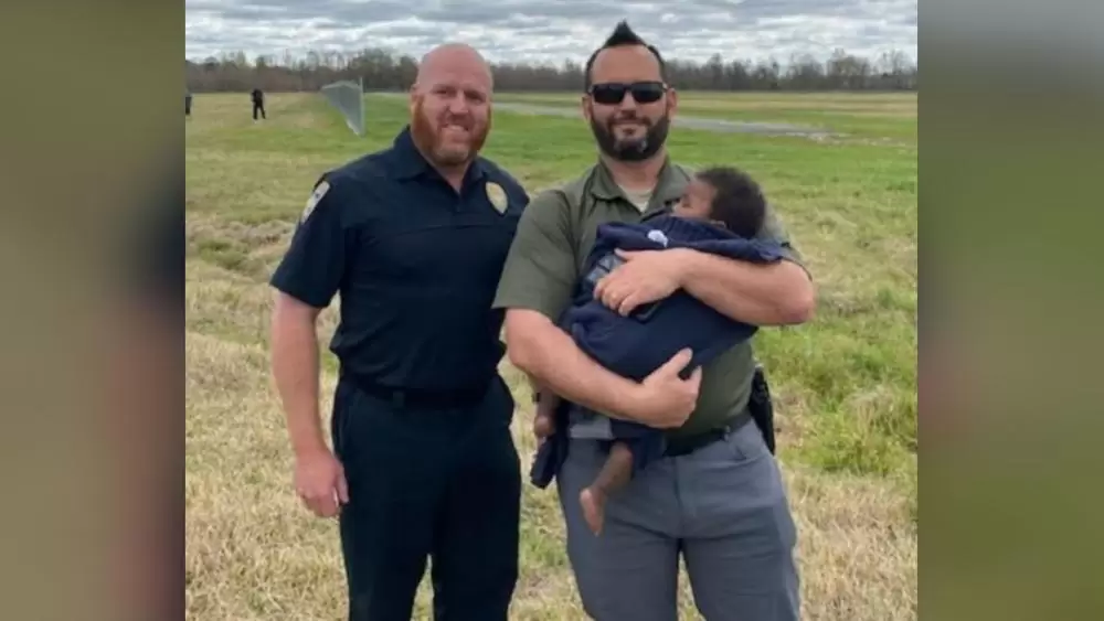 'Chúa Đã Dẫn Đường Cho Những Nỗ Lực Của Các Bạn': Một Em Bé Sơ Sinh Ở Bang Louisiana Bị Bỏ Ngoài Đồng Được Tìm Thấy An Toàn Sau Một Đêm Mất Tích
