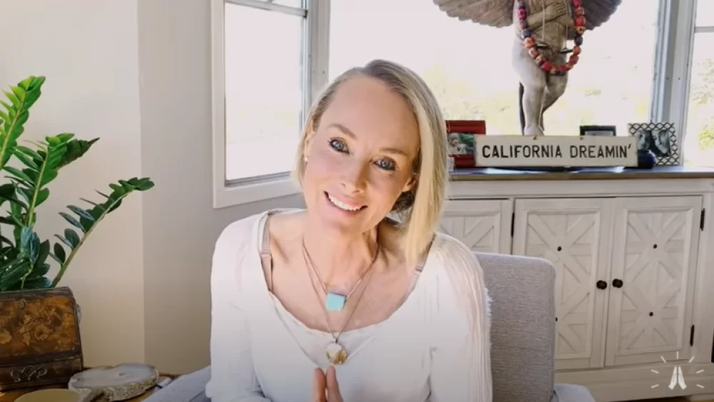 Cách Mà Nghệ Sĩ Chynna Phillips Một Biểu Tượng Âm Nhạc Trở Thành 'Nữ Hoàng YouTube Cho Vua Giê-xu‼'