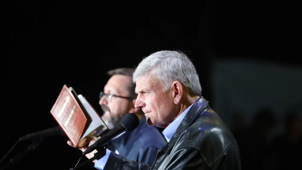 Franklin Graham Rao Giảng Tin Lành Cho Hơn 68.000 Tín Hữu Người Brazil Trong Sự Kiện Thờ Phượng