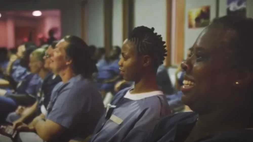 Hàng Trăm Nữ Tù Nhân Được Làm Báp-têm Khi Mục Vụ 'God Behind Bars' Chia Sẻ Quyền Năng Cứu Chuộc Của Chúa Giê-xu