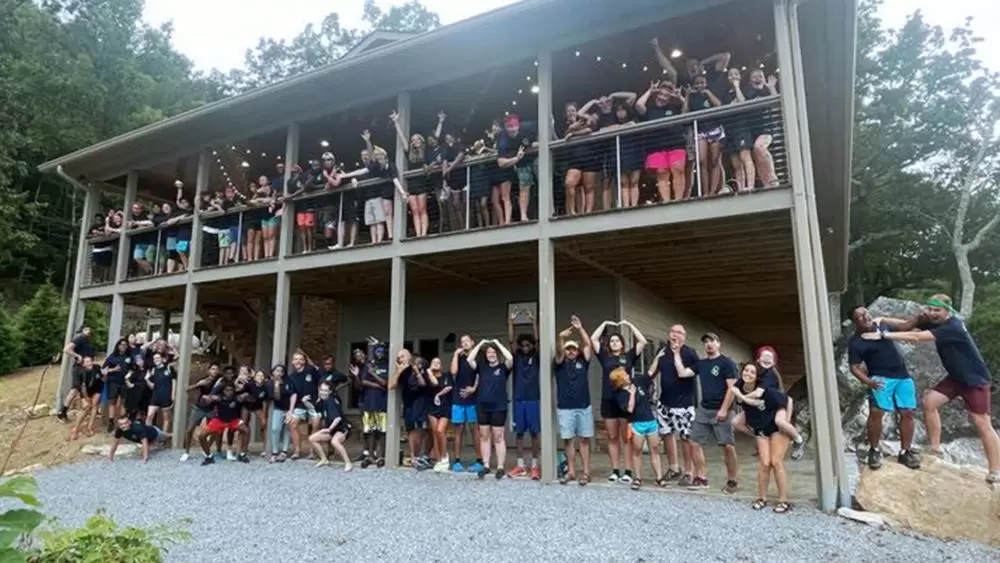 'Chúa Có Biết Ngôn Ngữ Ký Hiệu Không?' Mục Vụ Youth For Christ Tạo Ra Một Cộng Đồng Tràn Đầy Hy Vọng Với Chiến Dịch 'Deaf Teen Quest'