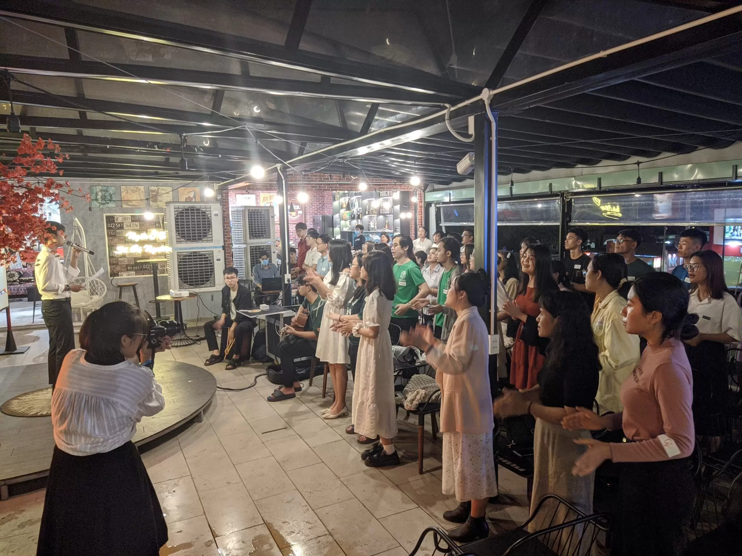 Những Niềm Vui Lớn Từ Buổi Mừng Giáng Sinh Nhỏ