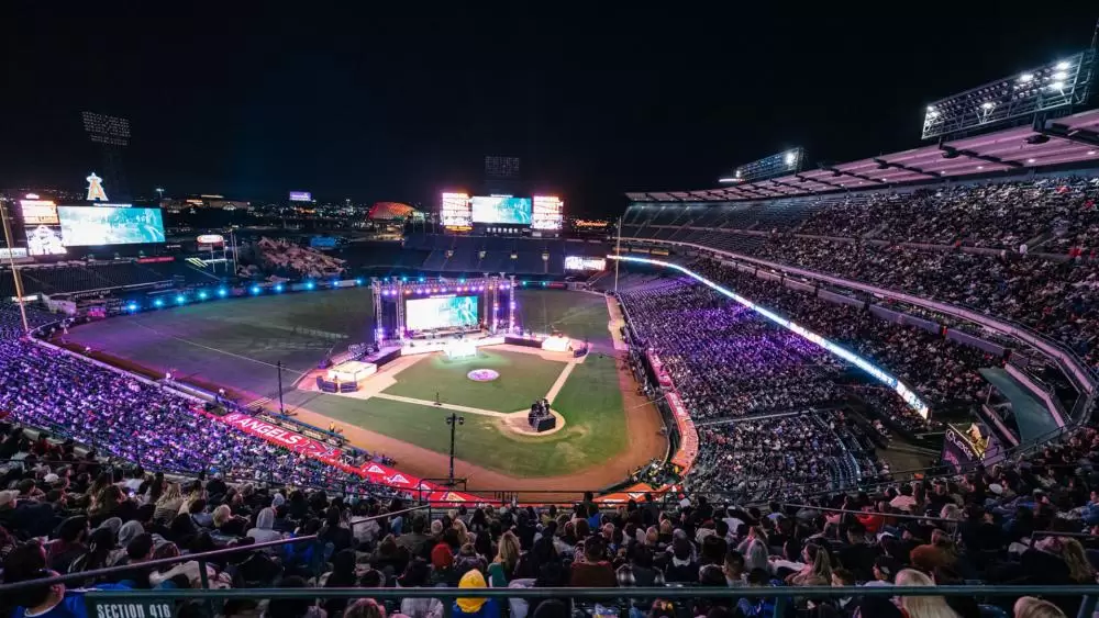 8.600 Người Chọn Theo Chúa Giê-xu tại Buổi Truyền Giảng SoCal Harvest Của Greg Laurie: 'Chúa Có Thể Thay Đổi Câu Chuyện Của Bạn'