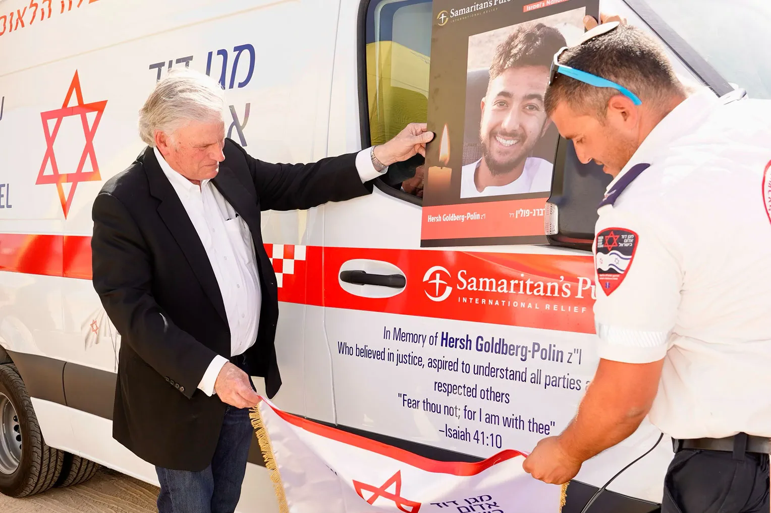 Nhà Truyền Giáo Franklin Graham Tặng 20 Xe Cứu Thương Bọc Thép Cho Israel: 'Chúng Ta Có Thể Giúp Cứu Sống Nhiều Người'