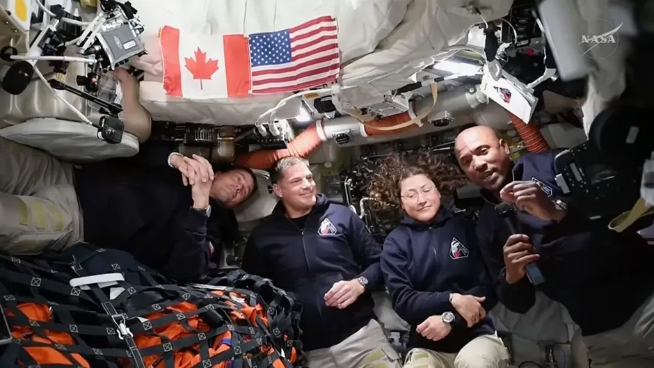 Phi Hành Gia NASA Victor Glover Chia Sẻ Sứ Điệp Tin Lành Với Trái Đất