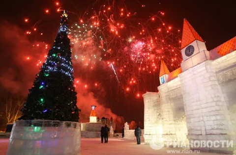 Đêm đón năm mới ở thành phố Novosibirsk của Nga. Ảnh: RIA.